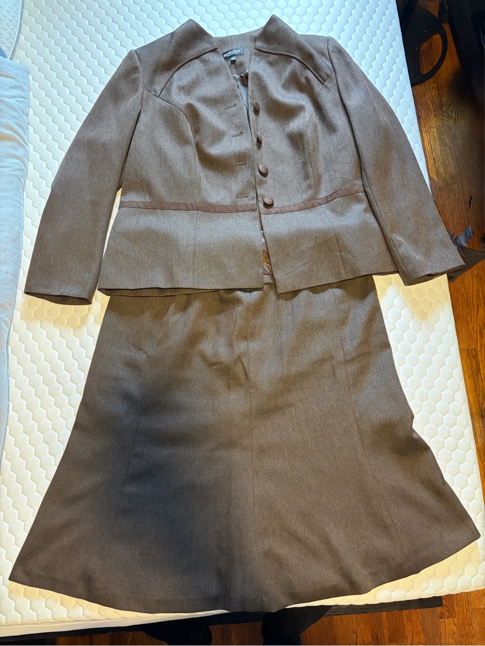 Women's Brown Two-Piece Skirt Suit - Classic Professional Style